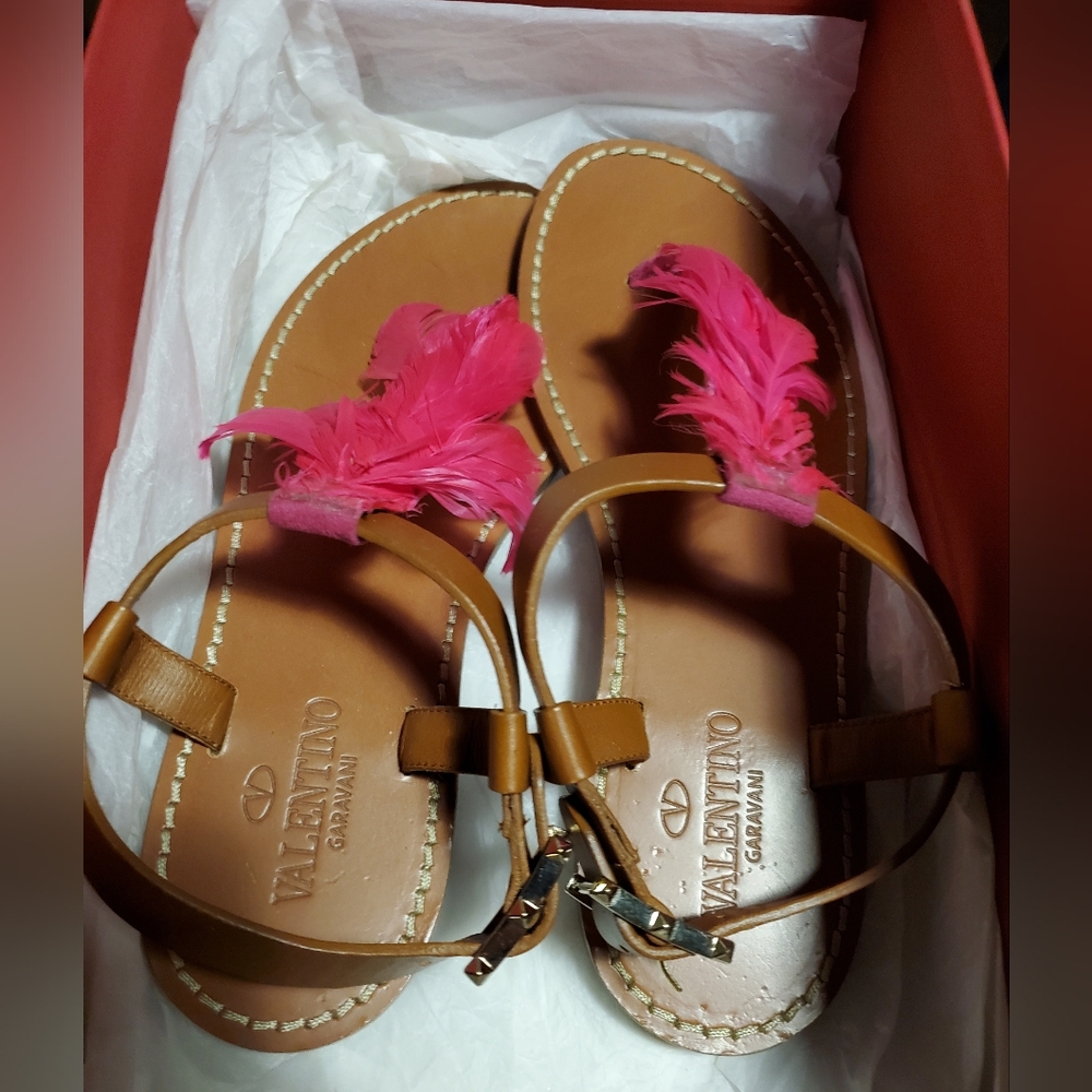 Sz 36 NIB $1045 Valentino feather sandals